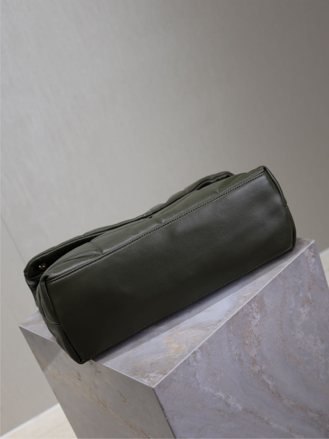 YSL 25S LOULOU PUFFER GM 35 IN DARK OLIVE CALFSKIN GOLD HARDWRE