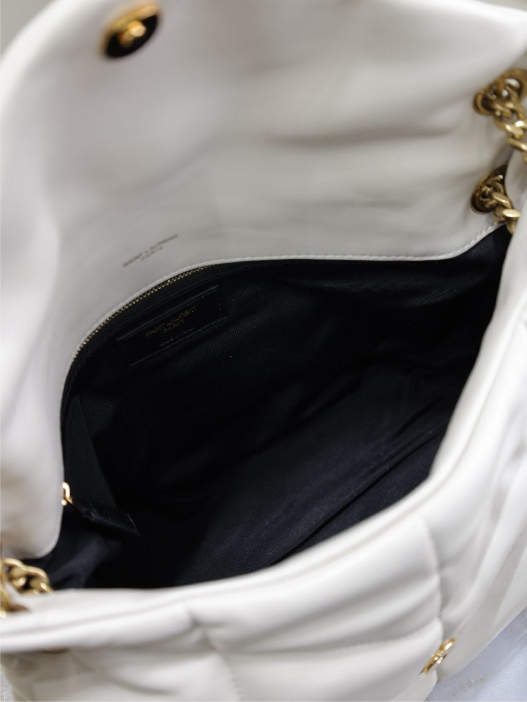 YSL 25S LOULOU PUFFER GM 35 IN BLANC VINTAGE CALFSKIN GOLD HARDWARE