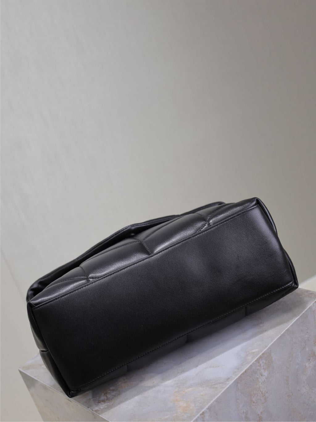 YSL 25S LOULOU PUFFER GM 35 IN BLACK CALFSKIN BLACK HARDWRE