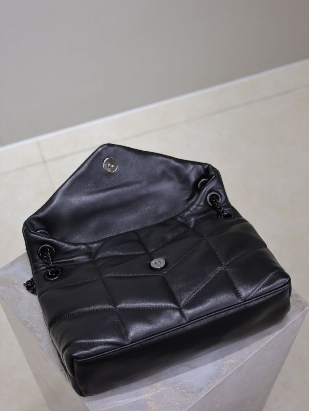 YSL 25S LOULOU PUFFER MM 29 IN BLACK CALFSKIN BLACK HARDWRE